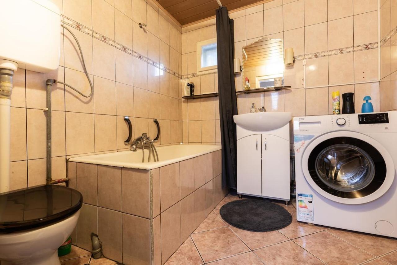 Cozy, Quiet & Family Friendly In Arad Apartment Exterior photo